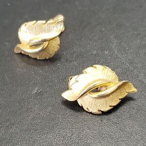 Vintage gold tone clip on earrings